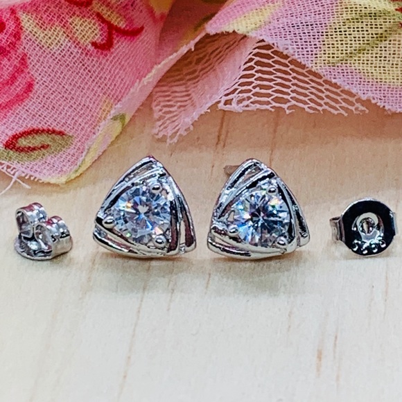 🌟 Sterling Silver 925 CZ Stud Earrings - Picture 2 of 4